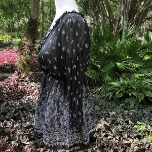 Black and White Tunic Top V-Neck